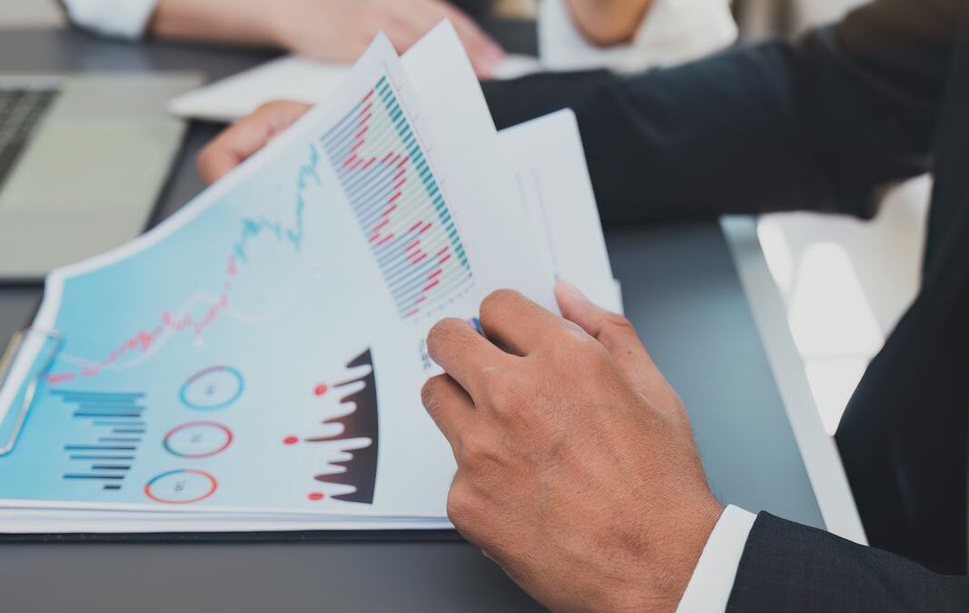 Navigate Tax Requirements for American Citizens Living in Canada with Accountant in Vancouver for Cross Border Tax Planning 